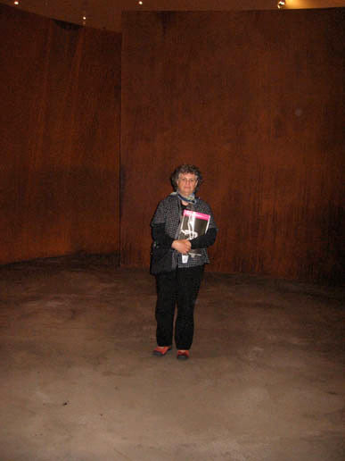 carole in serra sculpture